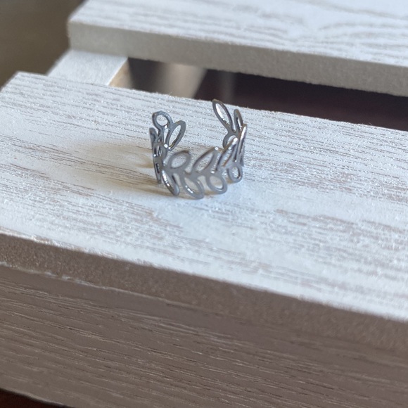 Set of 5 Silver Earring Cuffs - Picture 5 of 6